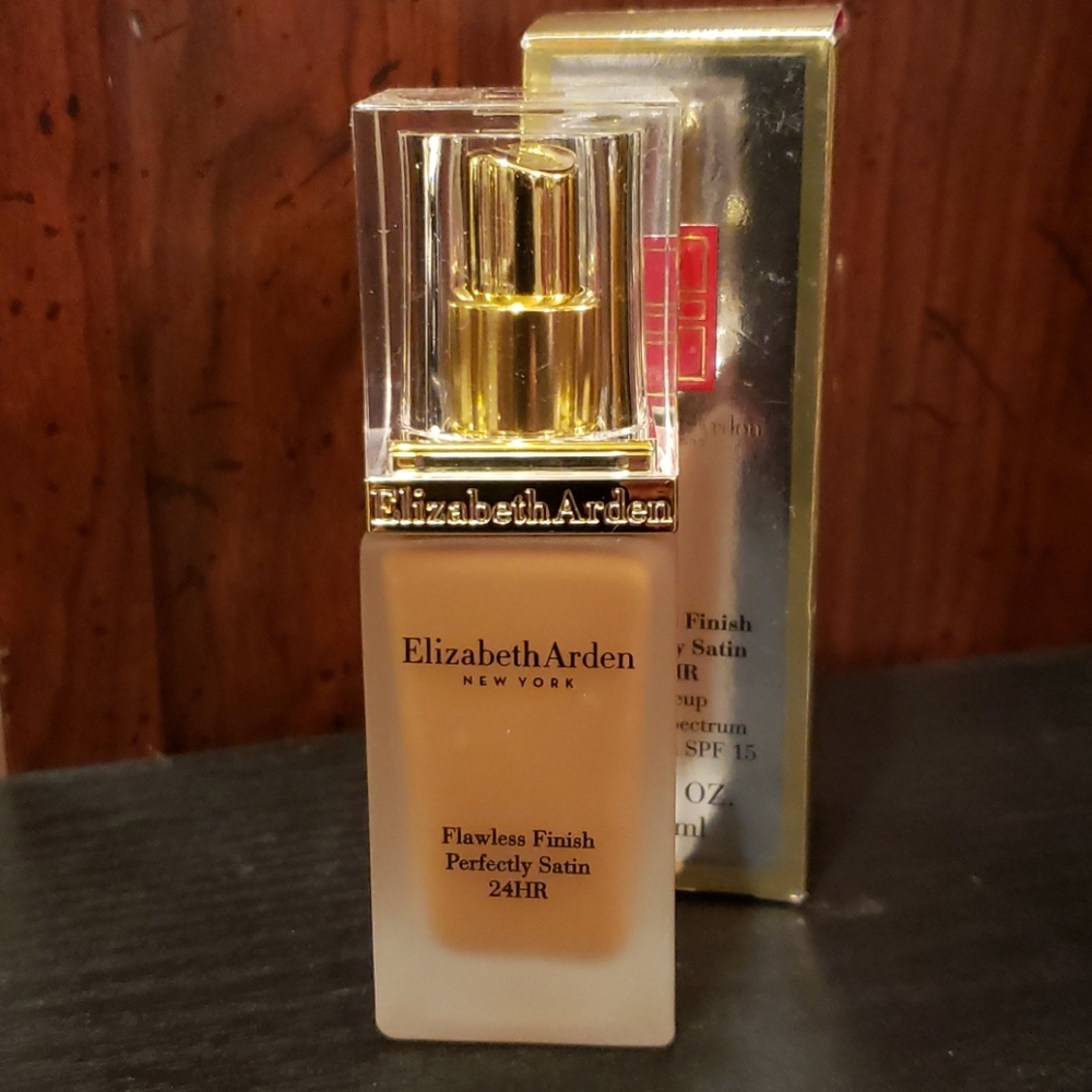 Elizabeth Arden flawless finish perfectly satin